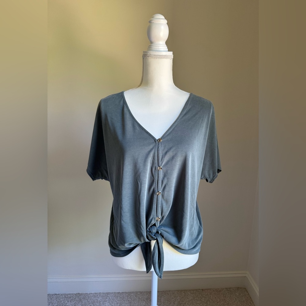 🌸$5 GREEN ENVELOPE Tie-Front Knotted Shirt or Top Sz L